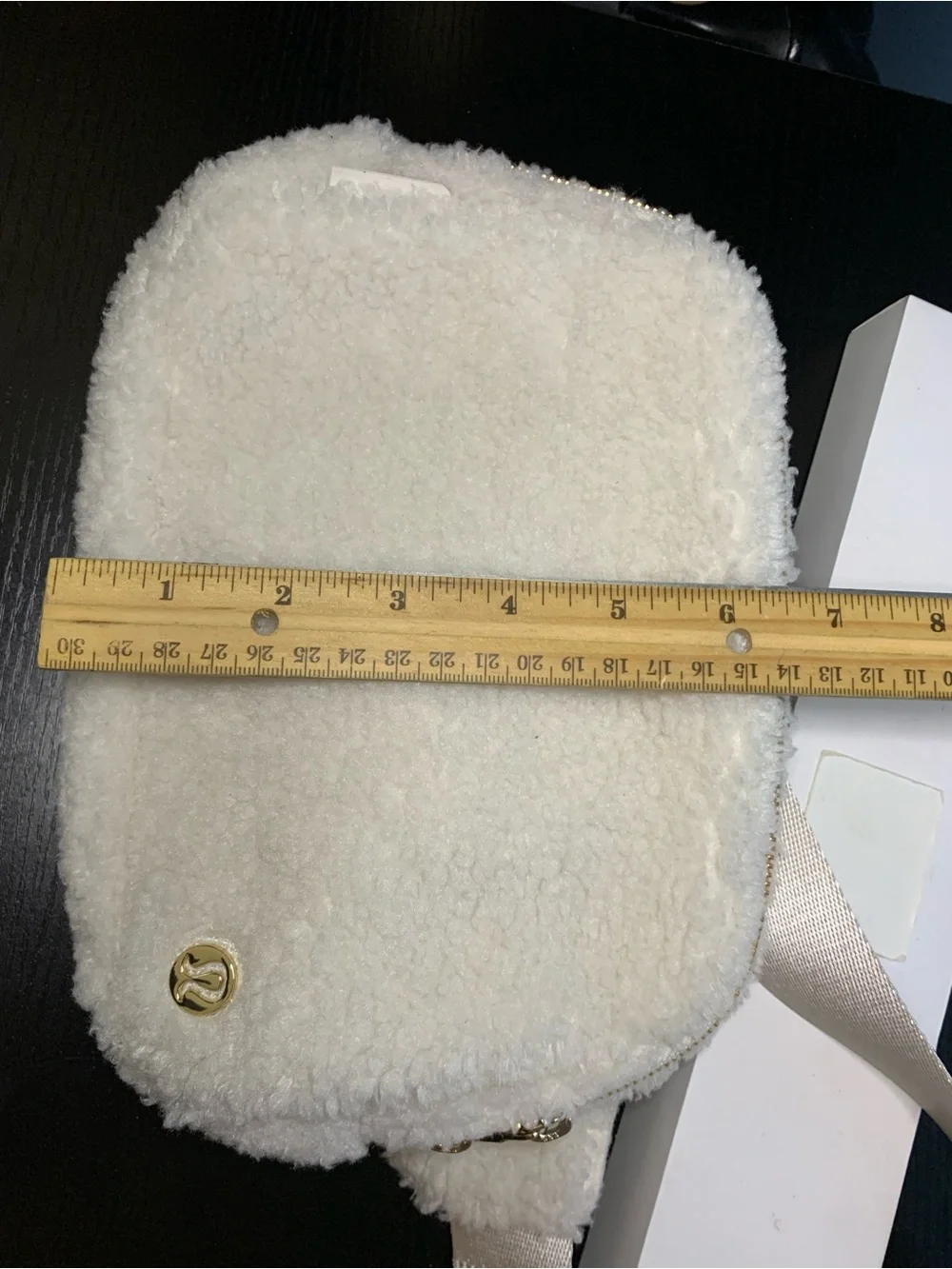 Lululemon Everywhere Belt Bag in Ivory Fleece